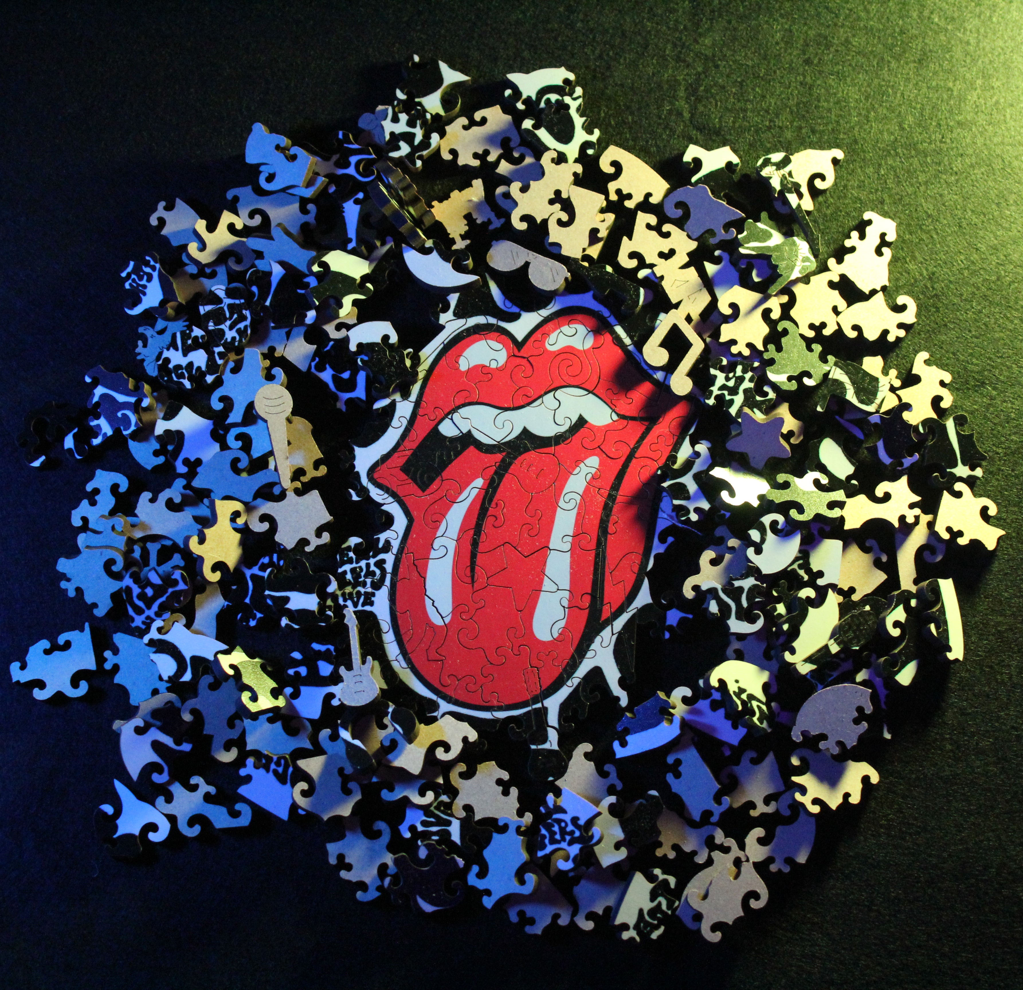 Woodlux x The Rolling Stones - Hot Lips Premium Puzzle - The