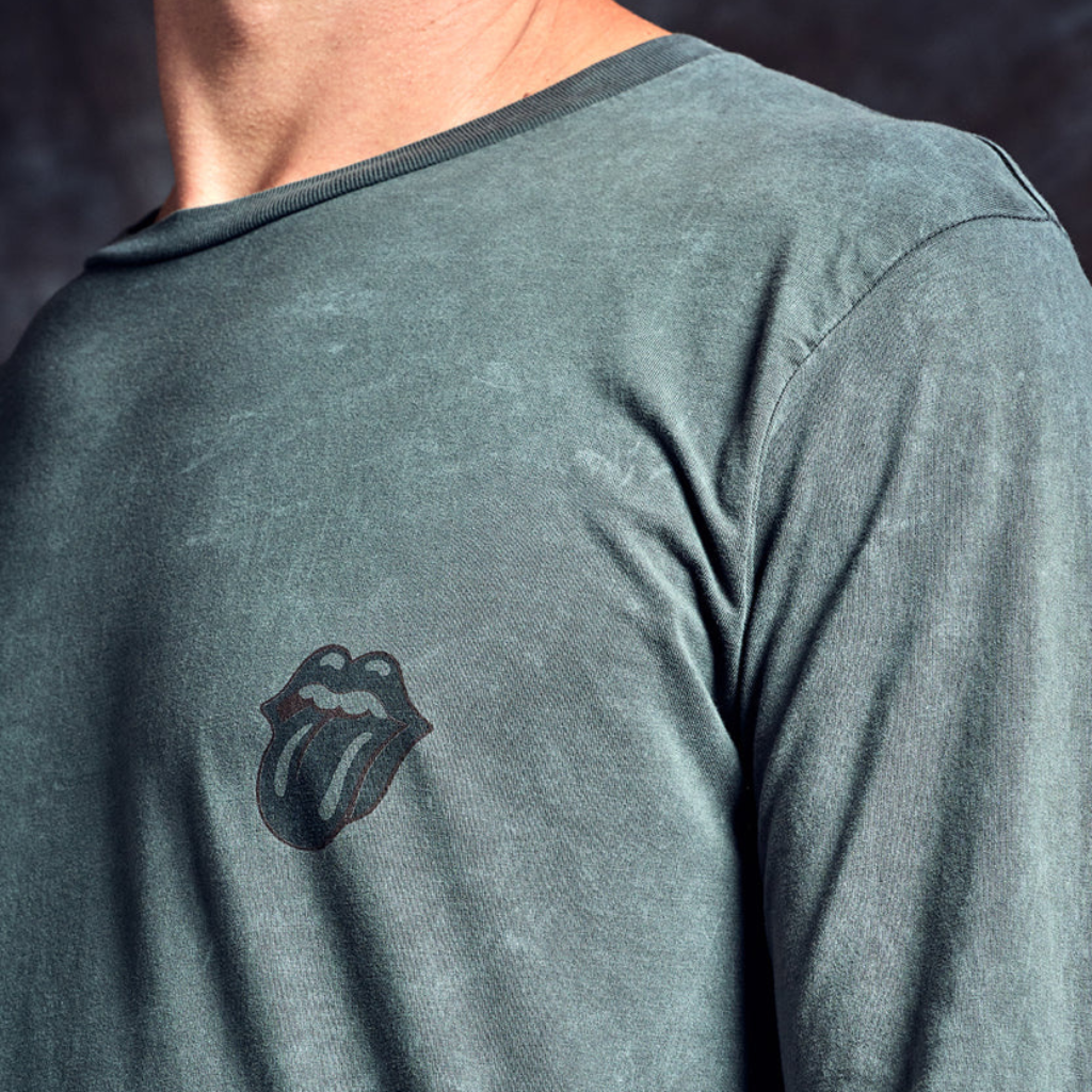 No. 9 Black Tongue & Script Longsleeve Detail