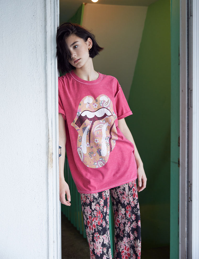 Paisley Classic Tongue Vintage Cuffed Sleeve T-Shirt Model Shot 1