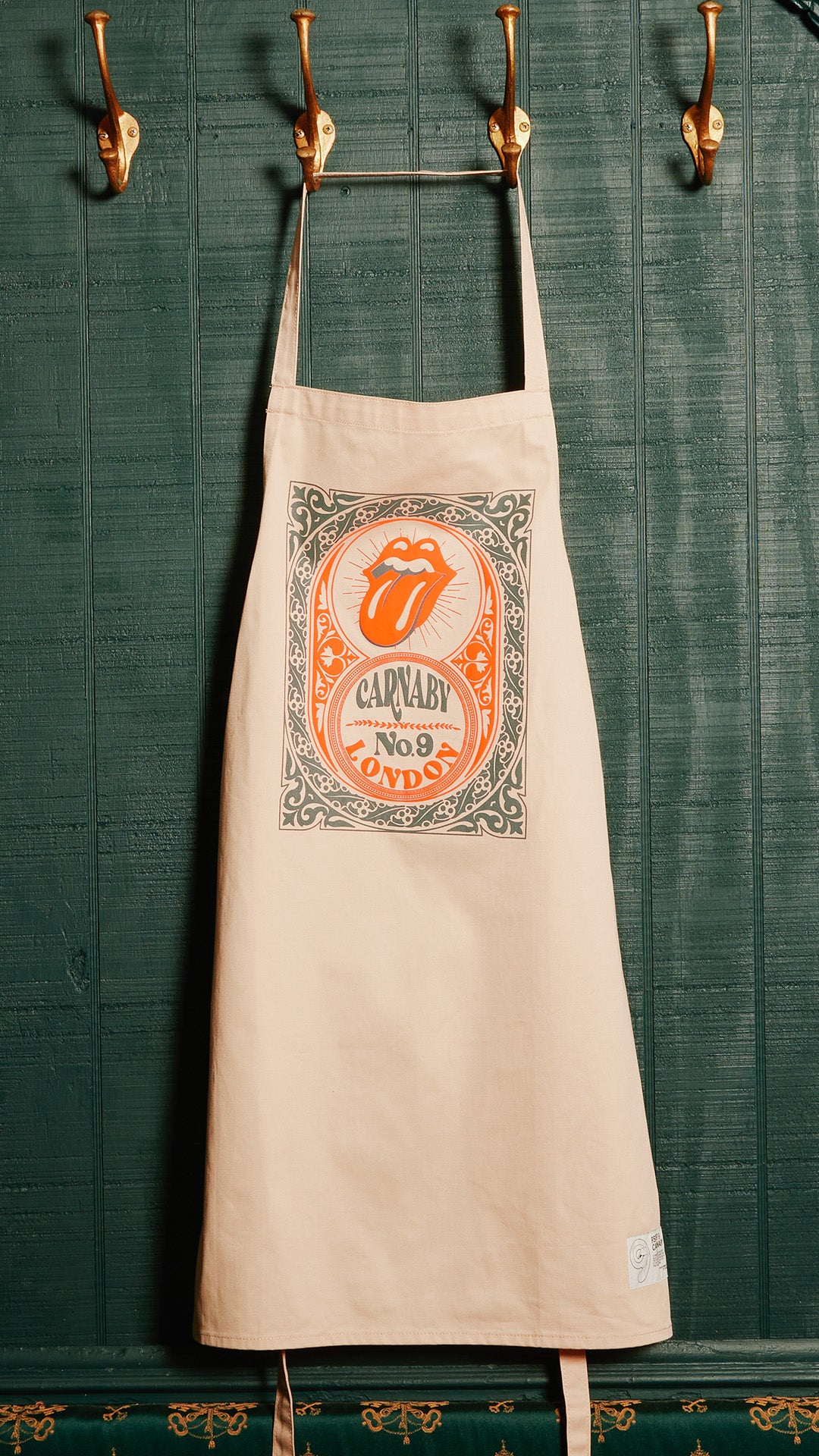 RS No. 9 Apron Lifestyle